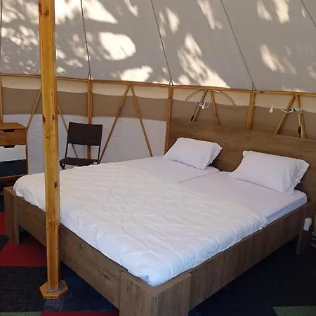 Glamping Αλμπουφέιρα